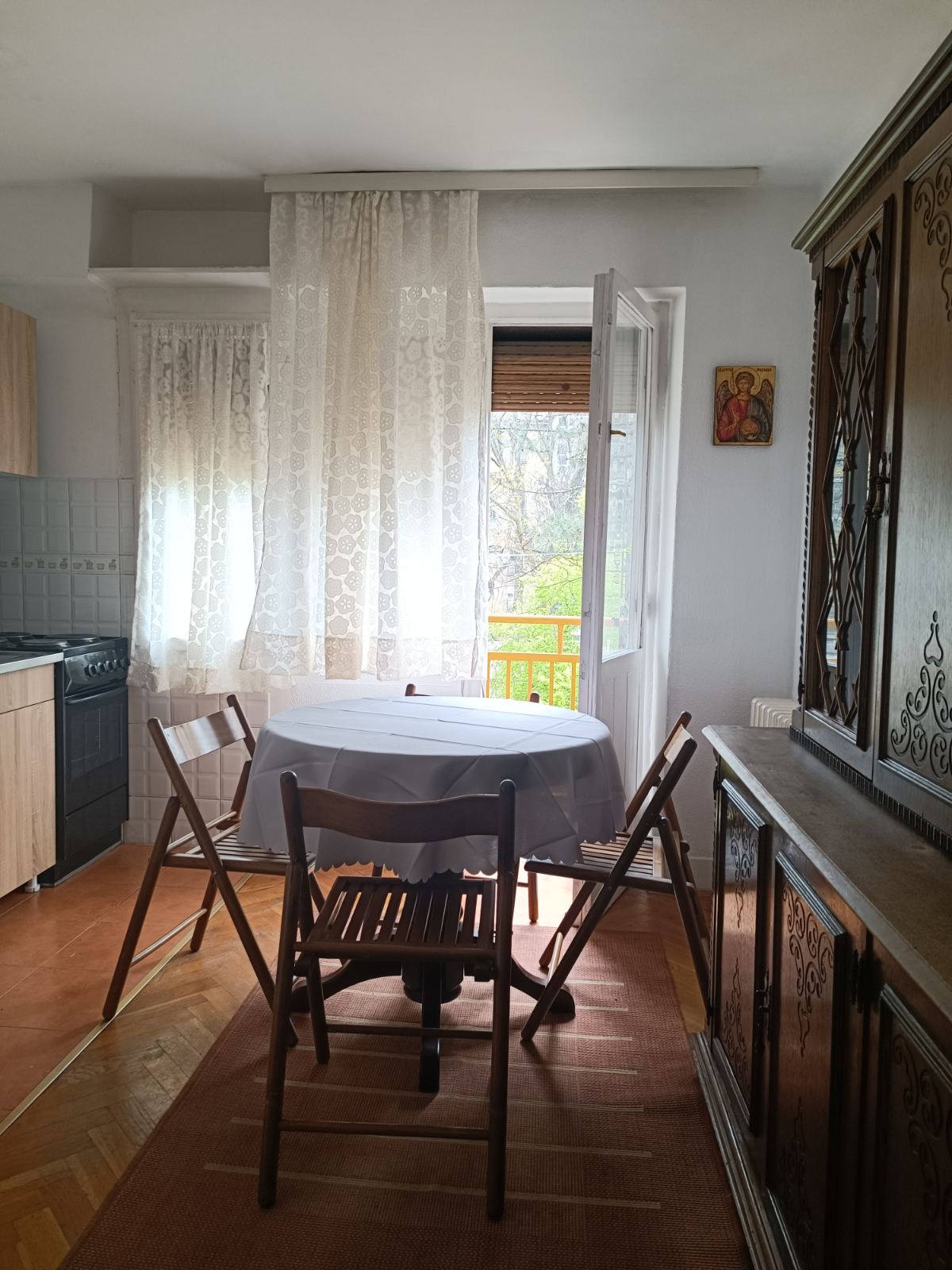 Izdajem renoviran 1.0 stan u Paviljonima, 35 m2